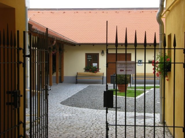 Informační centrum města Kyjova, půjčovna a úschovna kol a koloběžek