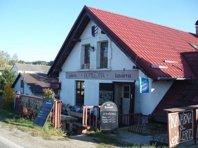 Kavárna a galerie Domlejna